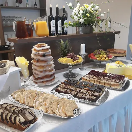 Mirella Bed & Breakfast *